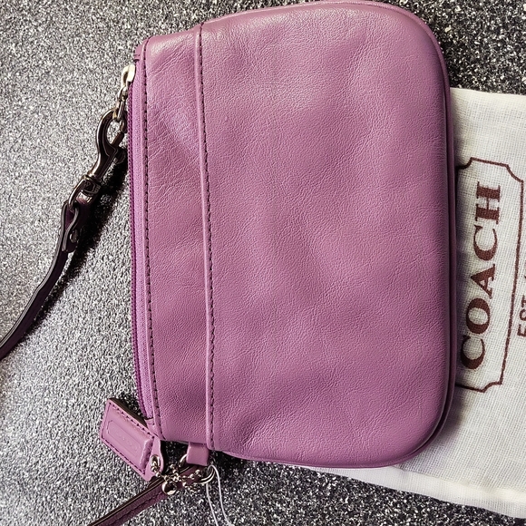 Coach Lilac Wristlet - Picture 5 of 9